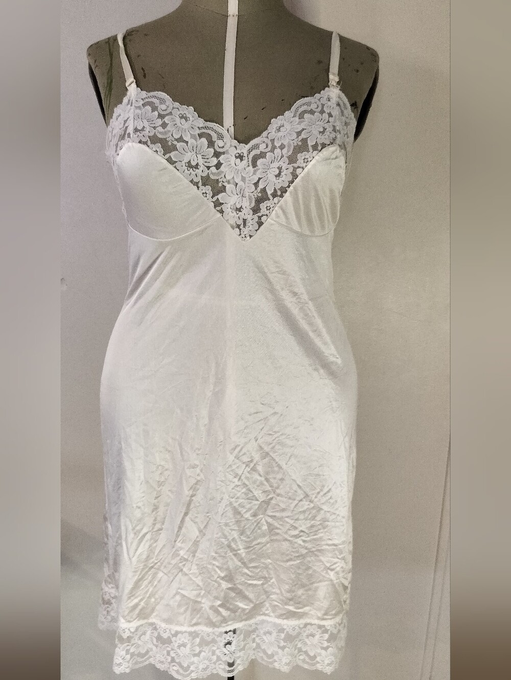 Elegant White Lace-Trim Slip - Women’s Chemise
